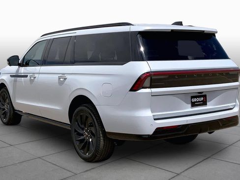 New 2026 Lincoln Navigator L Reserve AWD/4WD image 12
