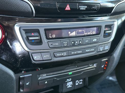 Used 2022 Honda Pilot Touring image 30