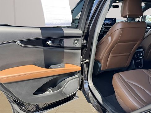 Used 2022 Lincoln Nautilus Reserve w/ Equipment Group 201A image 32