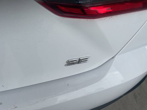 Used 2025 Toyota Camry SE image 12