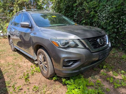 Used 2018 Nissan Pathfinder S FWD image 1