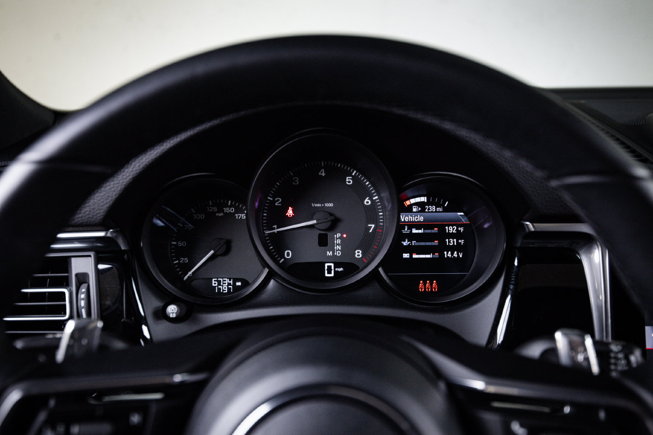 Certified 2026 Porsche Macan AWD/4WD image 15