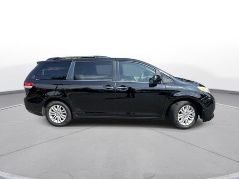 Used 2013 Toyota Sienna XLE w/ Premium Pkg FWD image 5