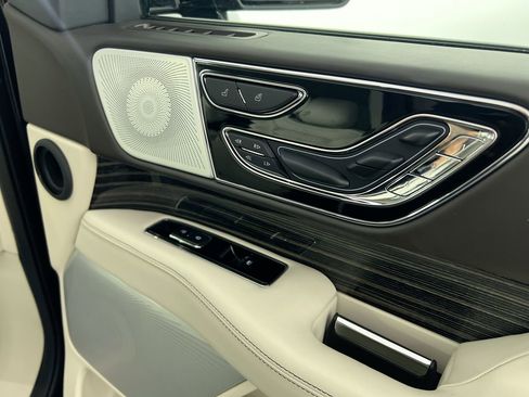 Used 2024 Lincoln Navigator Black Label image 32