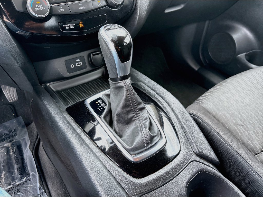 Used 2020 Nissan Rogue SV AWD/4WD image 16