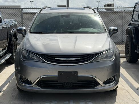 Used 2017 Chrysler Pacifica Platinum FWD image 12