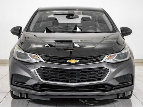 Used 2017 Chevrolet Cruze LT w/ Convenience Package image 3