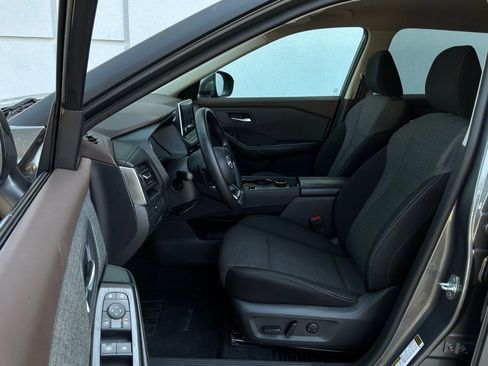 Used 2023 Nissan Rogue SV AWD/4WD image 10