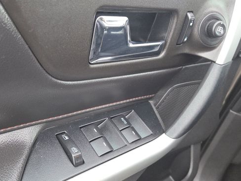 Used 2013 Ford Edge SEL image 29