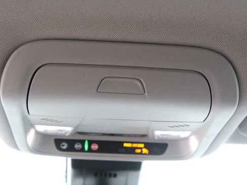 Used 2022 GMC Terrain SLE image 17