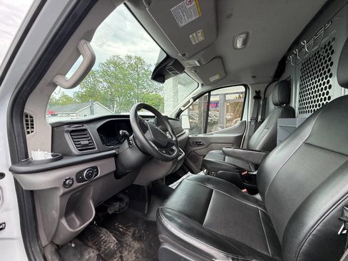 Used 2020 Ford Transit 150 Low Roof RWD image 5