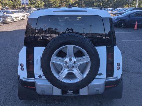 Used 2020 Land Rover Defender 110 HSE image 8