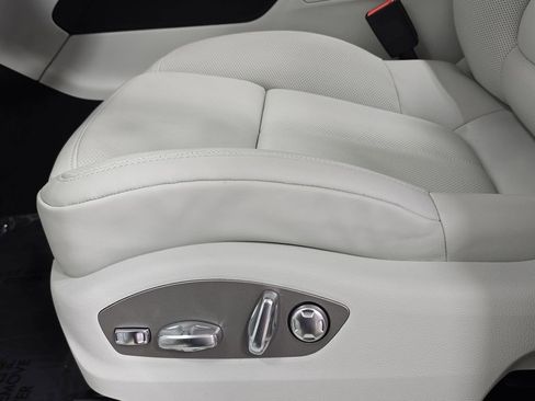 New 2026 Porsche Macan image 23