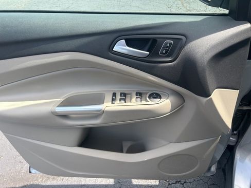Used 2018 Ford Escape SE FWD image 12