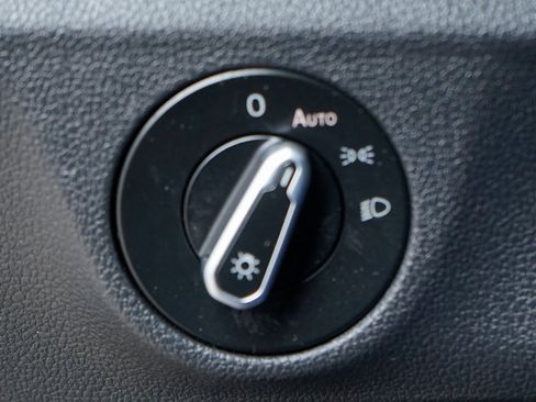 Used 2022 Volkswagen Jetta SE image 19