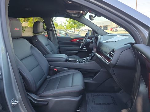 Used 2024 Chevrolet Traverse Z71 w/ Enhanced Driving Package AWD/4WD image 32