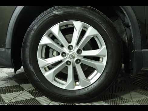 Used 2016 Nissan Rogue SV w/ SV Premium Package image 11