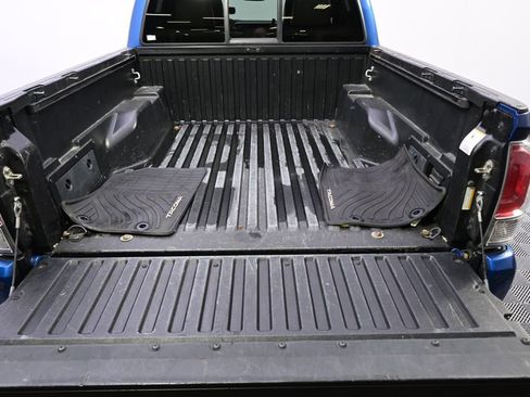 Used 2016 Toyota Tacoma Limited w/ Towing Package AWD/4WD image 17