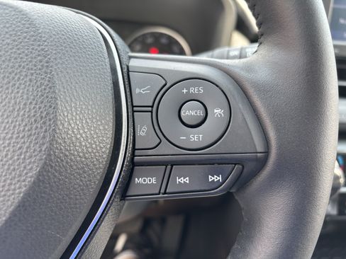 Used 2020 Toyota RAV4 XLE Premium AWD/4WD image 20