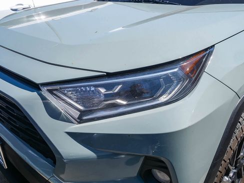 Used 2019 Toyota RAV4 XLE w/ Carpet Mat Package AWD/4WD image 2