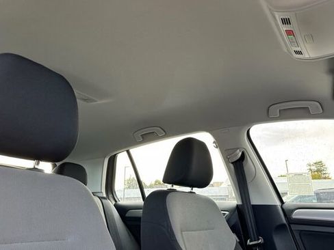 Used 2016 Volkswagen e-Golf SE w/ DC Fast Charging Package image 17