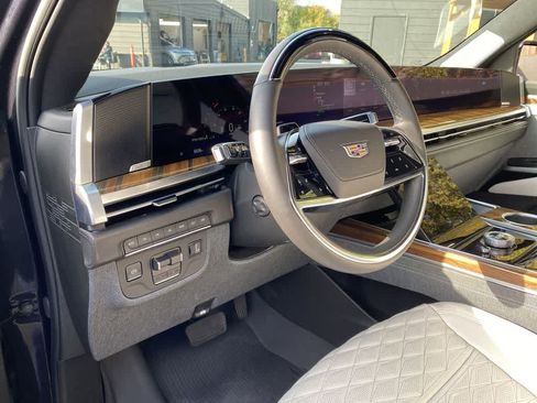 Used 2025 Cadillac Escalade Premium Luxury Platinum w/ LPO, Floor Liner Package AWD/4WD image 2