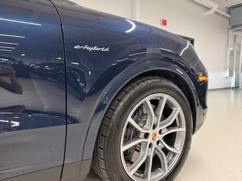 Certified 2026 Porsche Cayenne E-Hybrid AWD/4WD image 12
