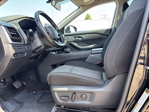 Used 2025 Nissan Rogue SV FWD image 10
