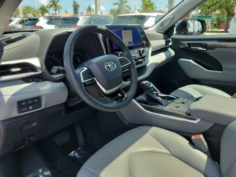 Used 2023 Toyota Highlander Platinum AWD/4WD image 14