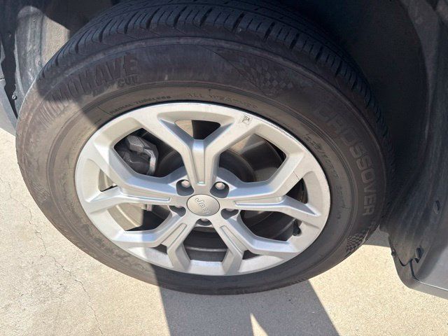 Used 2024 Jeep Compass Latitude AWD/4WD image 9