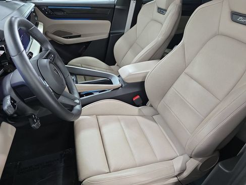 Certified 2025 Porsche Macan Turbo Electric AWD/4WD image 5