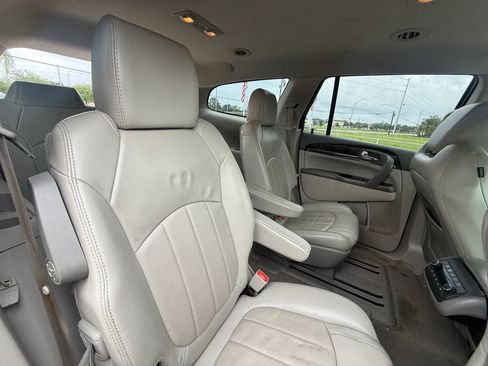 Used 2017 Buick Enclave Leather FWD image 16