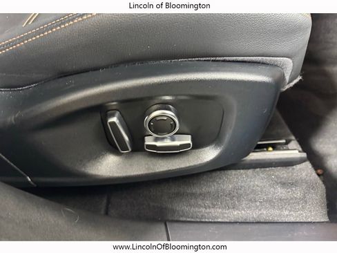 Used 2019 Jaguar F-PACE Prestige image 15