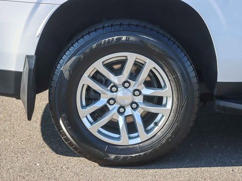 Certified 2022 Chevrolet Suburban LS image 15