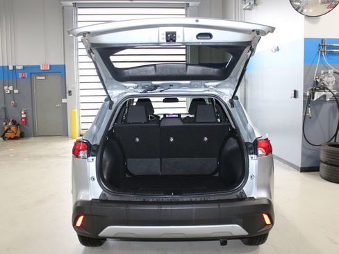 Used 2023 Toyota Corolla Cross LE FWD image 40