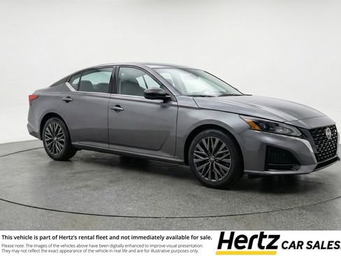 Used 2025 Nissan Altima 2.5 SV FWD image 1