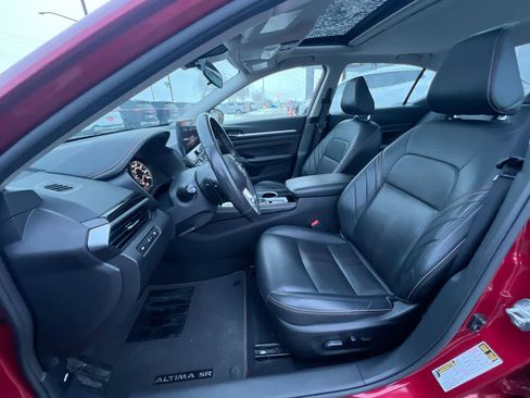 Used 2023 Nissan Altima 2.5 SR w/ SR Premium Package image 11