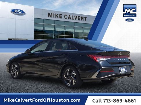 Used 2025 Hyundai Elantra SEL FWD image 3