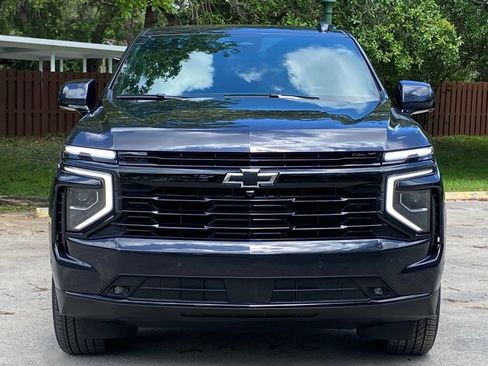 Used 2025 Chevrolet Suburban RST RWD image 2