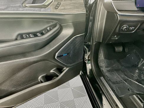 Certified 2023 Jeep Grand Cherokee Overland w/ Luxury Tech Group IV AWD/4WD image 30