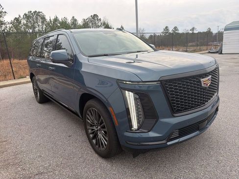 Certified 2025 Cadillac Escalade ESV Sport Platinum image 11