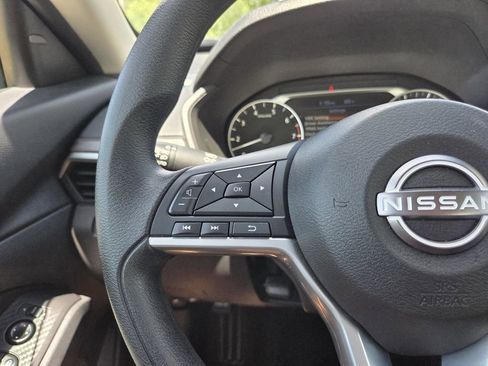 Used 2025 Nissan Altima 2.5 SV FWD image 22