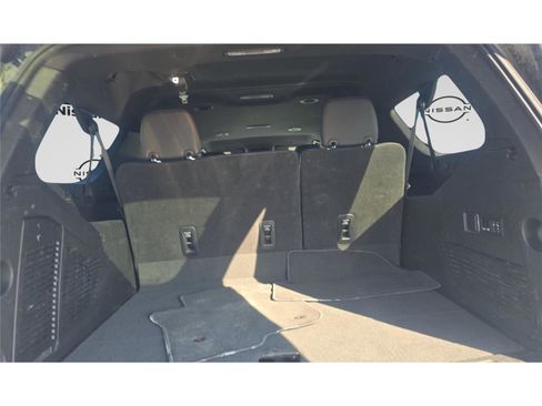 Used 2023 Chevrolet Suburban Premier image 18