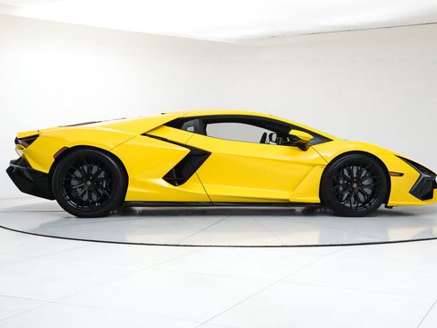 Used 2024 Lamborghini Revuelto AWD/4WD image 8