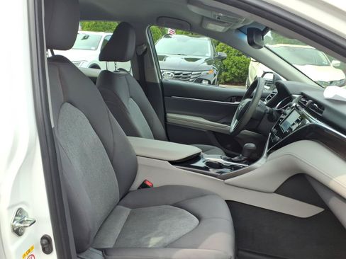 Used 2018 Toyota Camry LE w/ Convenience Package FWD image 10