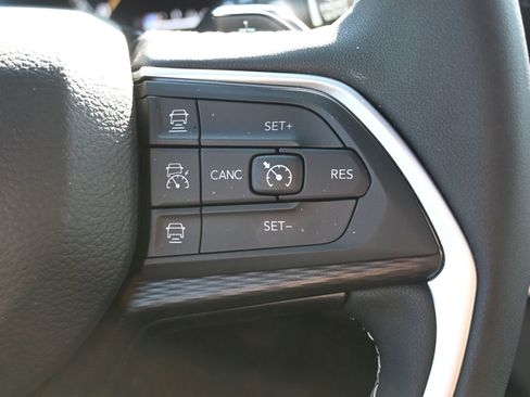 New 2025 Jeep Grand Cherokee L Laredo image 11