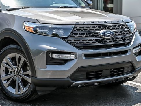 Used 2023 Ford Explorer XLT w/ Equipment Group 202A AWD/4WD image 2