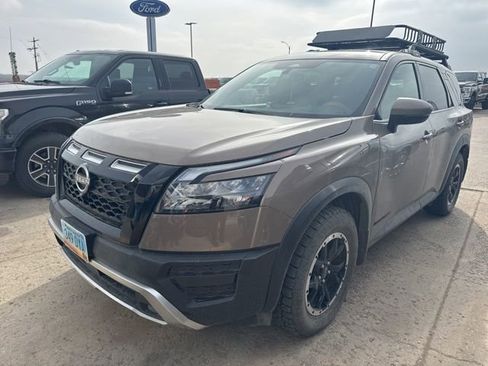 Used 2025 Nissan Pathfinder Rock Creek image 3