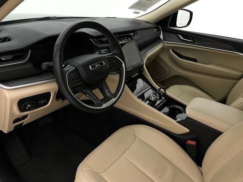 Used 2022 Jeep Grand Cherokee Limited image 12