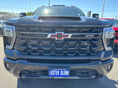 Used 2024 Chevrolet Silverado 2500 ZR2 w/ Technology Package AWD/4WD image 5